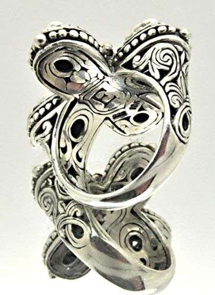 LADIES ELEGANZA RING AND MATCHING EARRINGS.