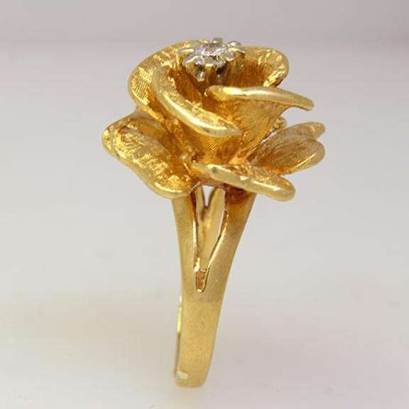 Beautiful Gold Flower Ring w/ .25CT Center Diamond