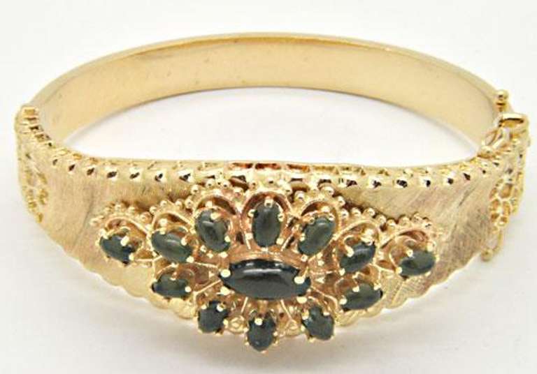 LADIES 14 KT YELLOW GOLD BANGLE BRACELET.