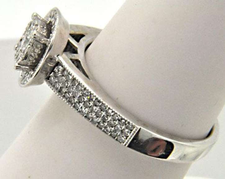 LADIES 14 KT WHITE GOLD DIAMOND RING.