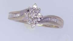 Flashy Vintage Diamond Cluster Ring in Gold