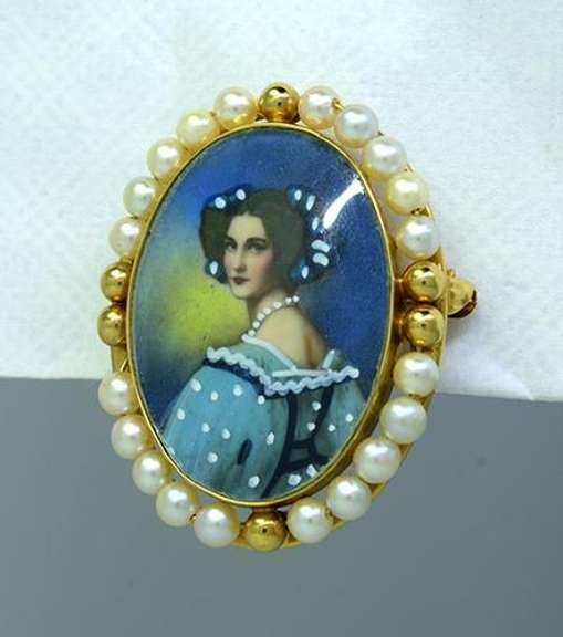 Vintage Carl-Art 14kt Hand Embellished Brooch