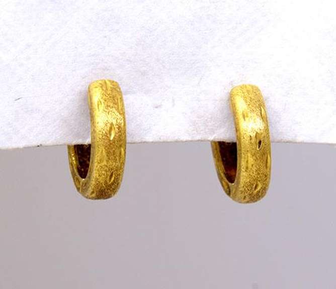 Dainty Gold Horseshoe Earrings
