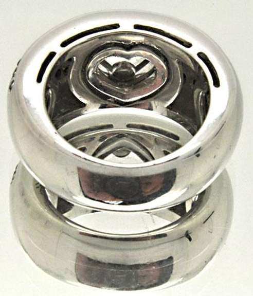 LADIES 18 KT WHITE GOLD DIAMOND 'LOVE' RING.