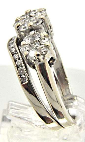 LADIES 14 KT WHITE GOLD WEDDING SET.
