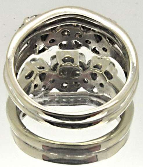 LADIES 14 KT WHITE GOLD WEDDING SET.