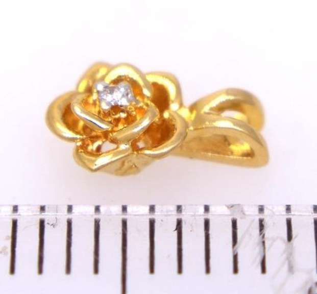 Gold Flower Pendant with Diamond