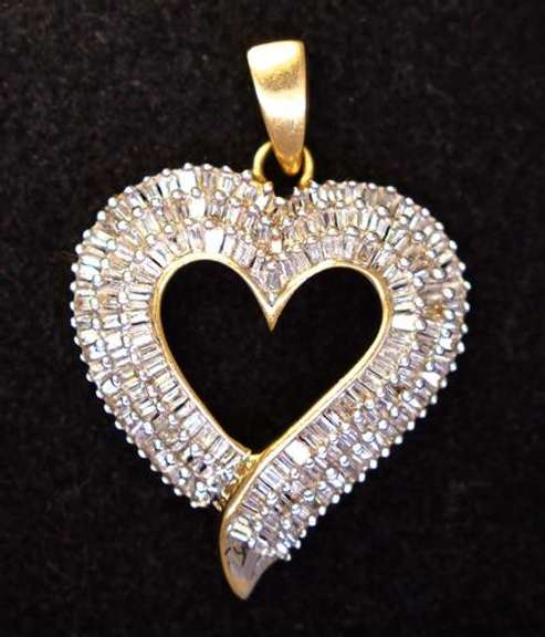 Sparkling Diamond Heart Pendant in Gold