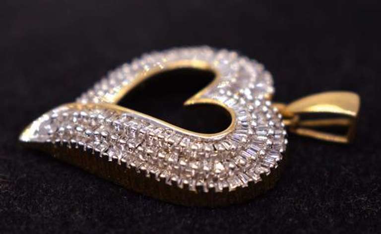 Sparkling Diamond Heart Pendant in Gold