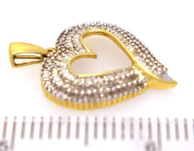 Sparkling Diamond Heart Pendant in Gold