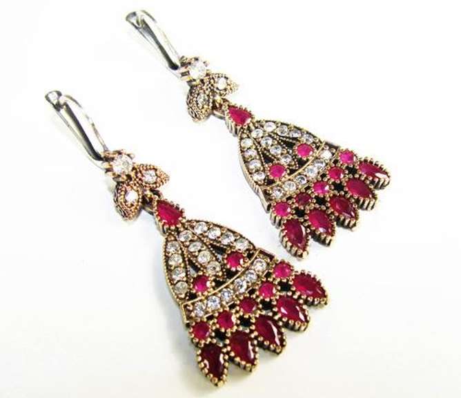Appealing Antique Design Beautiful Gems 925 SS Earrings