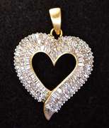 Sparkling Diamond Heart Pendant in Gold