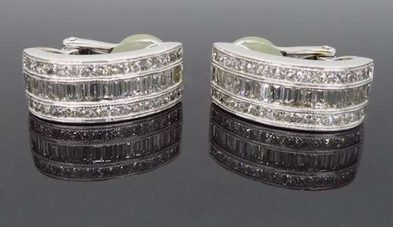 Luxurious 18kt Gold  Diamond Earrings