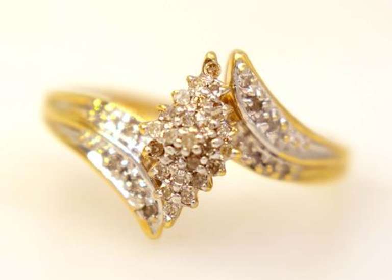 Multi-Diamond Ring in Gold, Size 9.5
