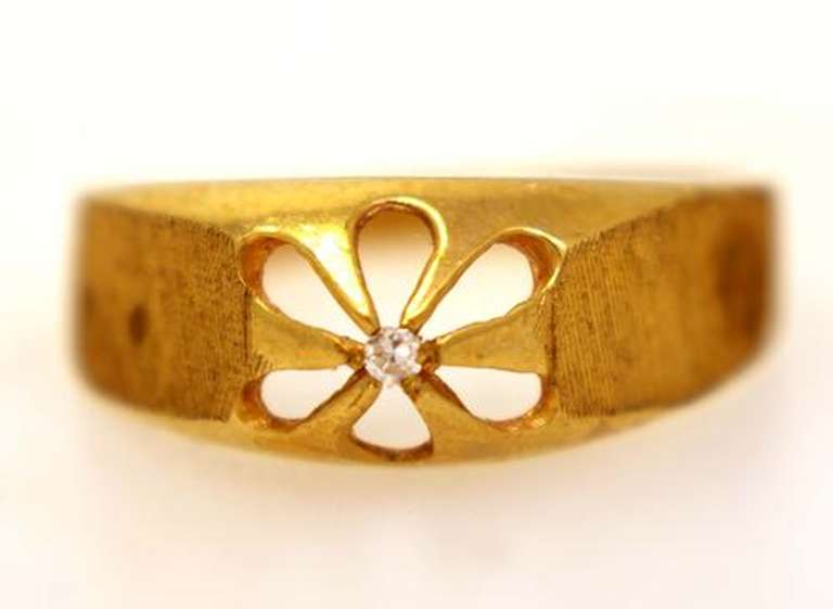 Flower Motif Gold Ring with Diamond, Size 9.5