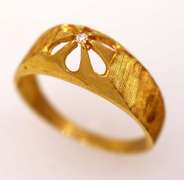 Flower Motif Gold Ring with Diamond, Size 9.5