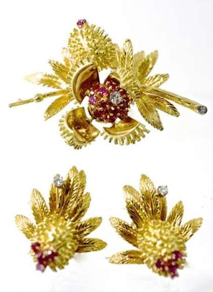 Fantastic 18K Thistle Brooch and Earrings Set