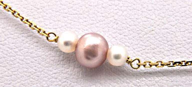 LADIES 14 KT YELLOW GOLD PEARL STATION NECKLACE.