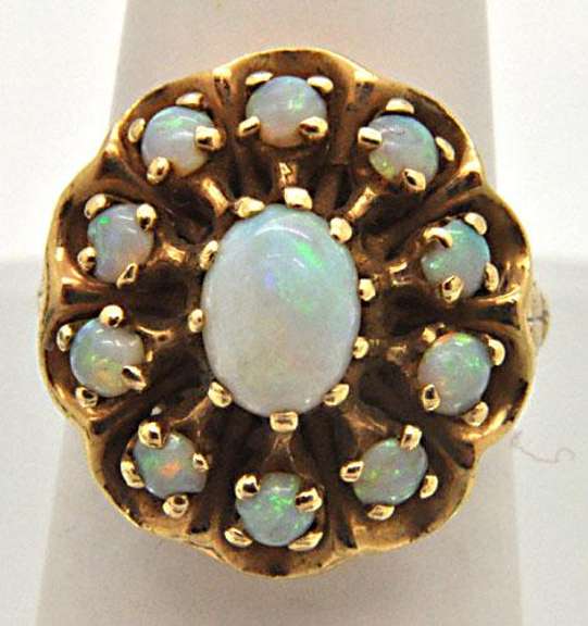 LADIES 14 KT YELLOW GOLD OPAL RING.