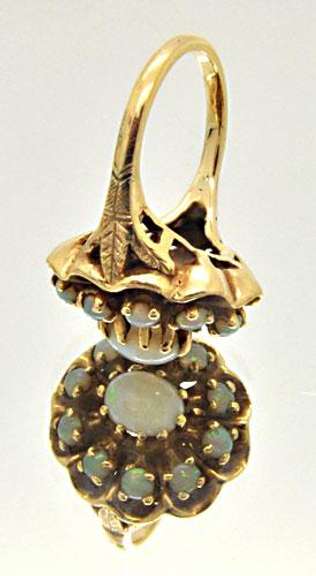 LADIES 14 KT YELLOW GOLD OPAL RING.