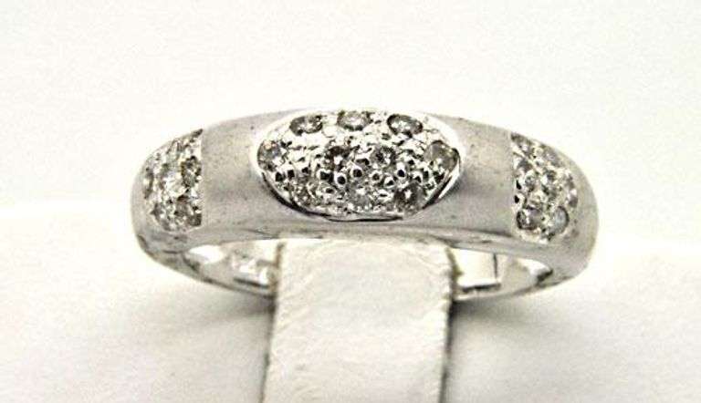 LADIES 18K WHITE GOLD DIAMOND BAND SATIN FINISH.