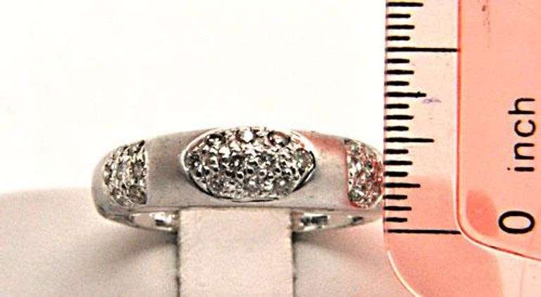 LADIES 18K WHITE GOLD DIAMOND BAND SATIN FINISH.