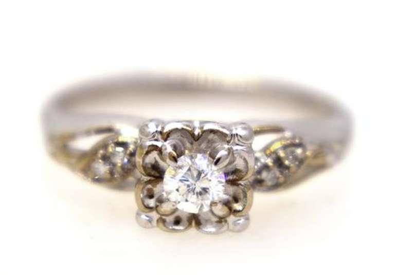 Flower Diamond Ring in White Gold, Size 5.5