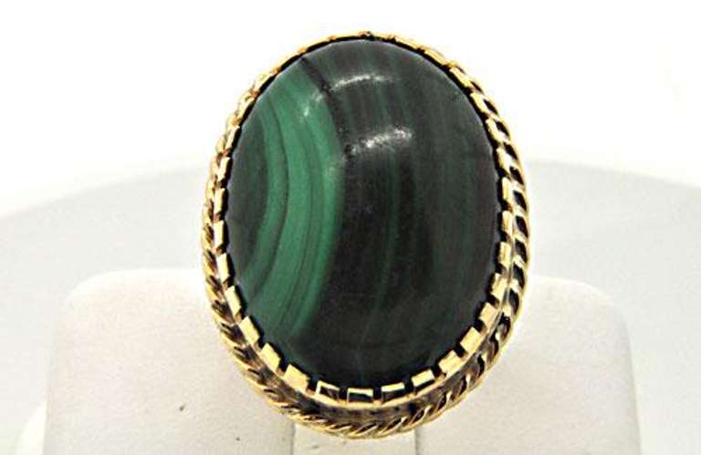 LADIES 14 KT YELLOW GOLD MALACHITE RING.