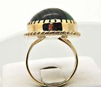 LADIES 14 KT YELLOW GOLD MALACHITE RING.