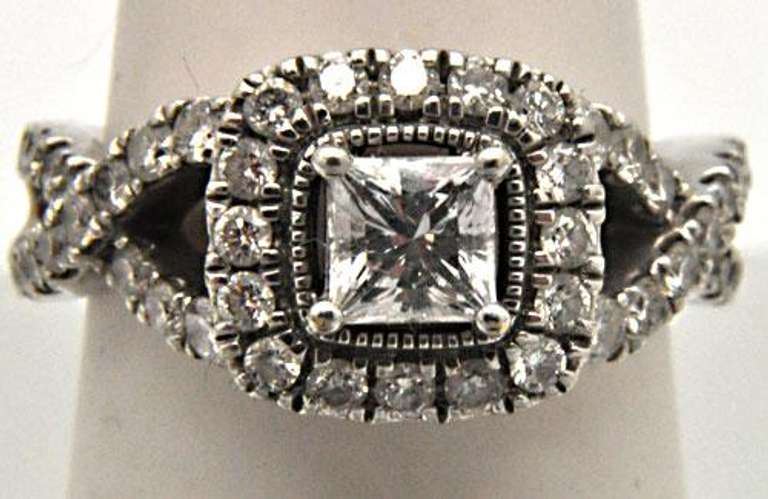 LADIES 18 KT WHITE GOLD DIAMOND ENGAGEMENT RING.