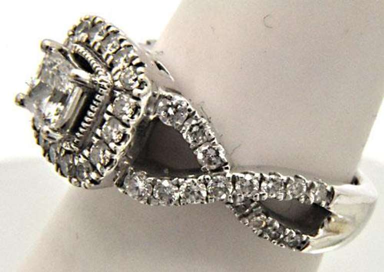 LADIES 18 KT WHITE GOLD DIAMOND ENGAGEMENT RING.