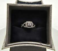 LADIES 18 KT WHITE GOLD DIAMOND ENGAGEMENT RING.