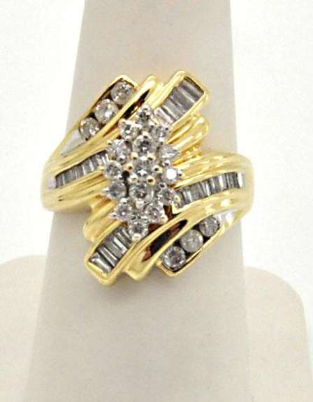 LADIES 14KT GOLD AND DIAMOND COCTAIL RING.