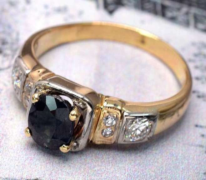 Gorgeous Sapphire & Diamond Ring