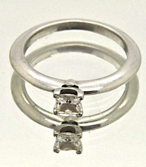 TIFANNY AND CO. PLATINUM ENGAGEMENT RING.