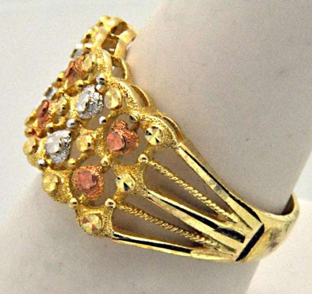 LADIES 14KT TRI-COLOR UNIQUE RING.