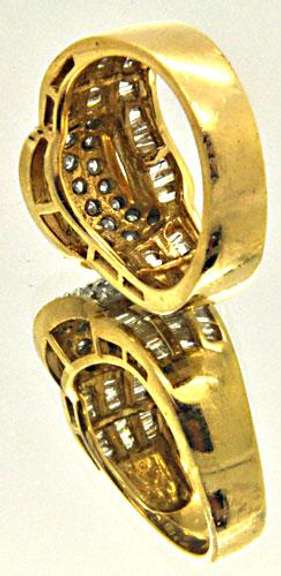 LADIES 14K YELLOW GOLD DIAMOND RING.