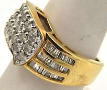 LADIES 14K YELLOW GOLD DIAMOND RING.
