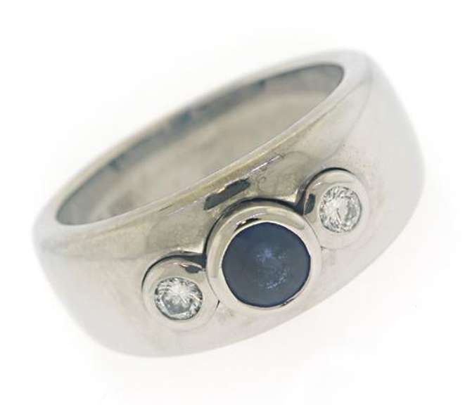 Elegant Diamond and Sapphire Ring