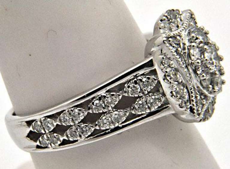14KT WHITE GOLD DIAMOND RING.