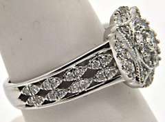 14KT WHITE GOLD DIAMOND RING.