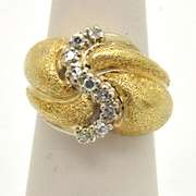 14K YELLOW GOLD DIAMOND RING.