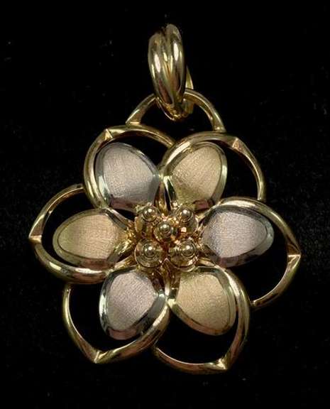 Beautiful 14KT Flower Pendant