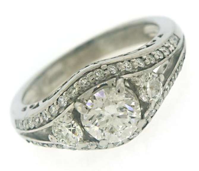 Dreamy Round Brilliant Cut Diamond Engagement Ring