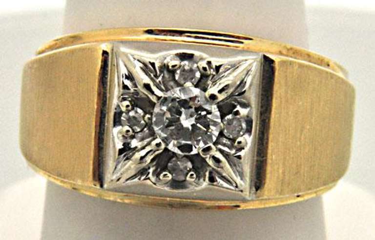 14K YELLOW AND WHITE GOLD DIAMOND MEN'S RING.
