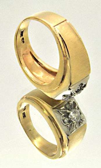 14K YELLOW AND WHITE GOLD DIAMOND MEN'S RING.