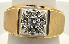 14K YELLOW AND WHITE GOLD DIAMOND MEN'S RING.