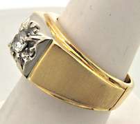 14K YELLOW AND WHITE GOLD DIAMOND MEN'S RING.