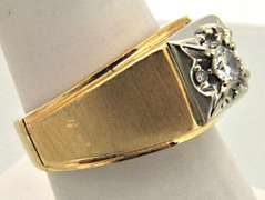 14K YELLOW AND WHITE GOLD DIAMOND MEN'S RING.