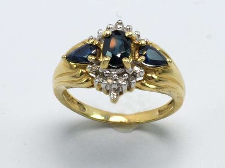 Elegant Sapphire & Diamond Ring in Gold